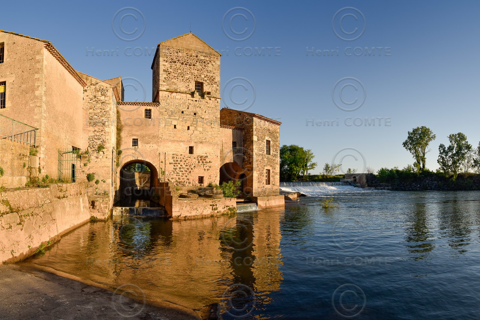 Moulin et pont de St Thibery