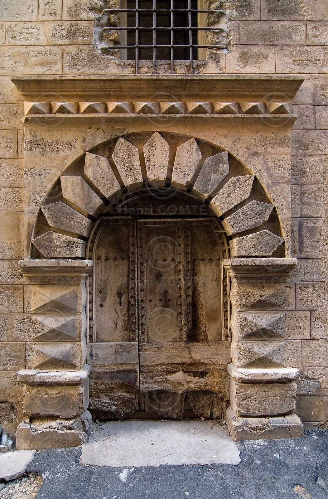 Porte à Pezenas