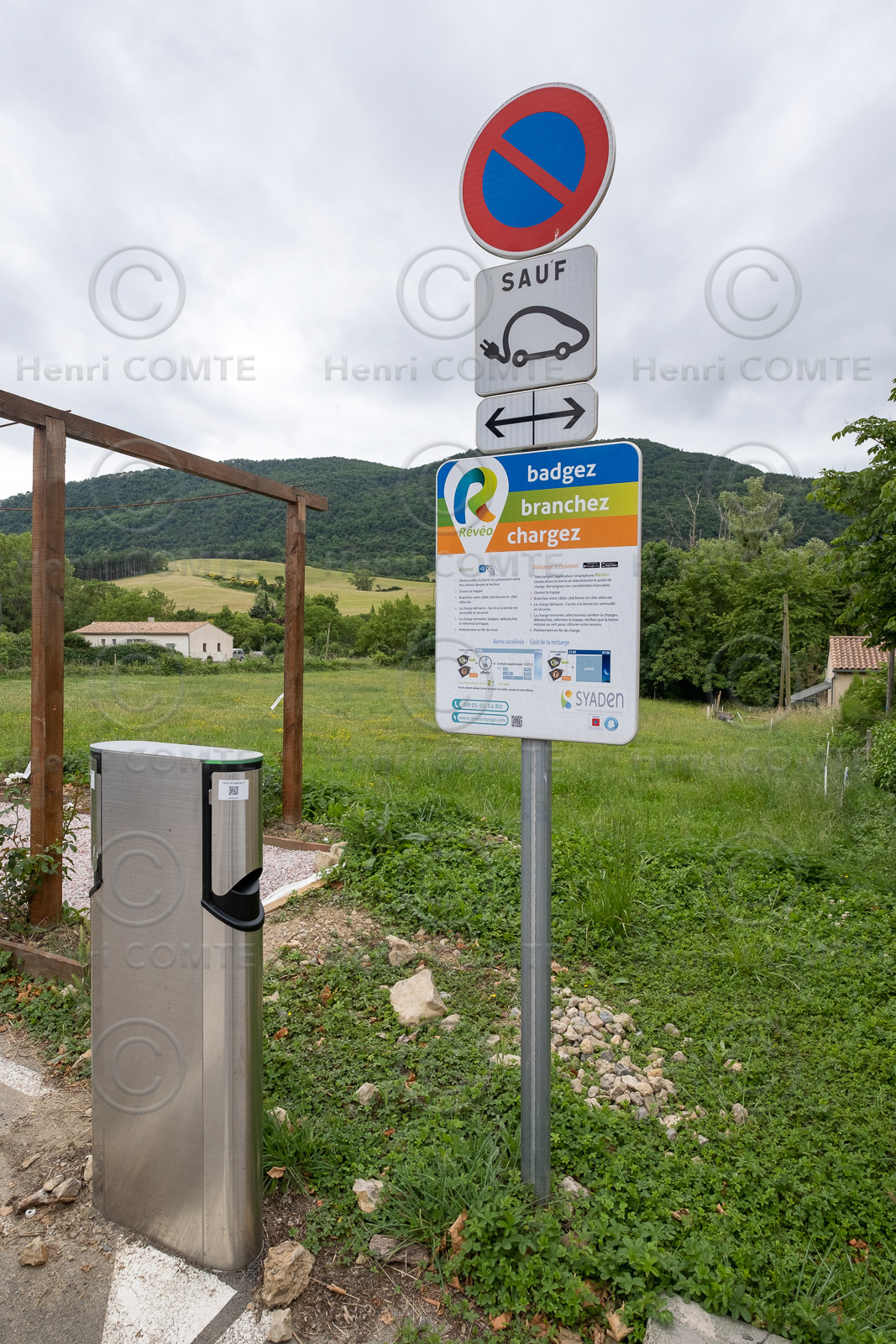 Borne voiture électrique