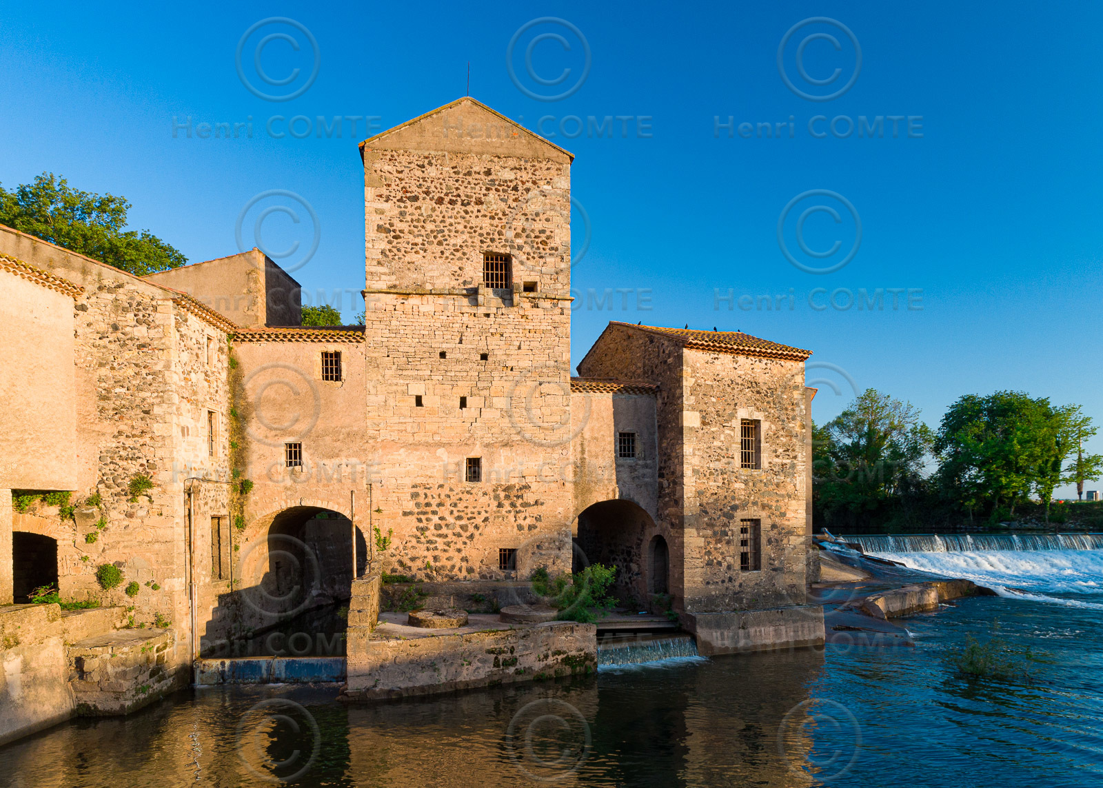 Moulin et pont de St Thibery