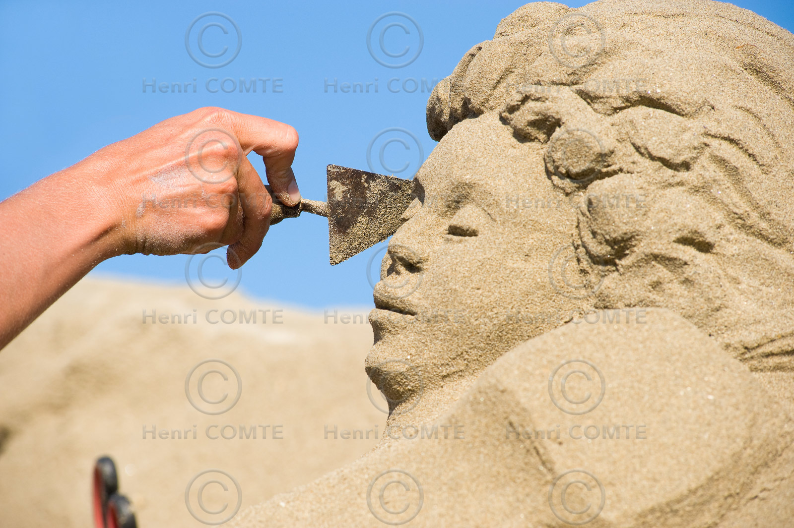 Sculpture sur sable